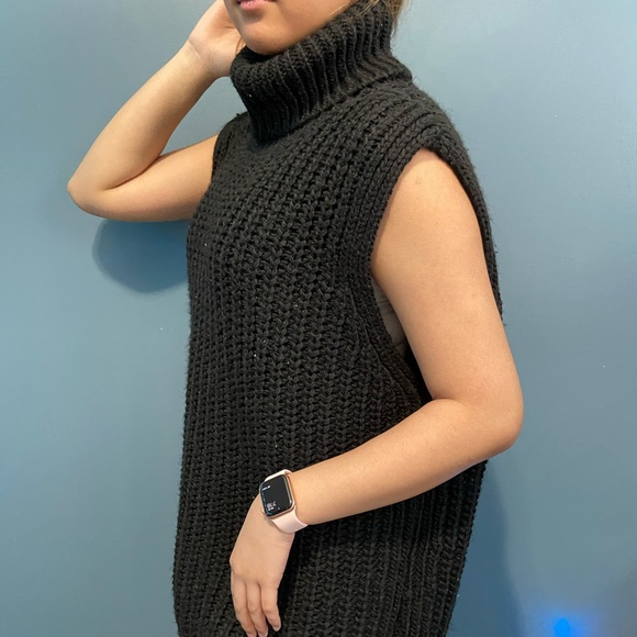 ❗️LAST PRICE DROP❗️BUY ME NOW❗️Knitted vest (H&M) - Picture 2 of 5